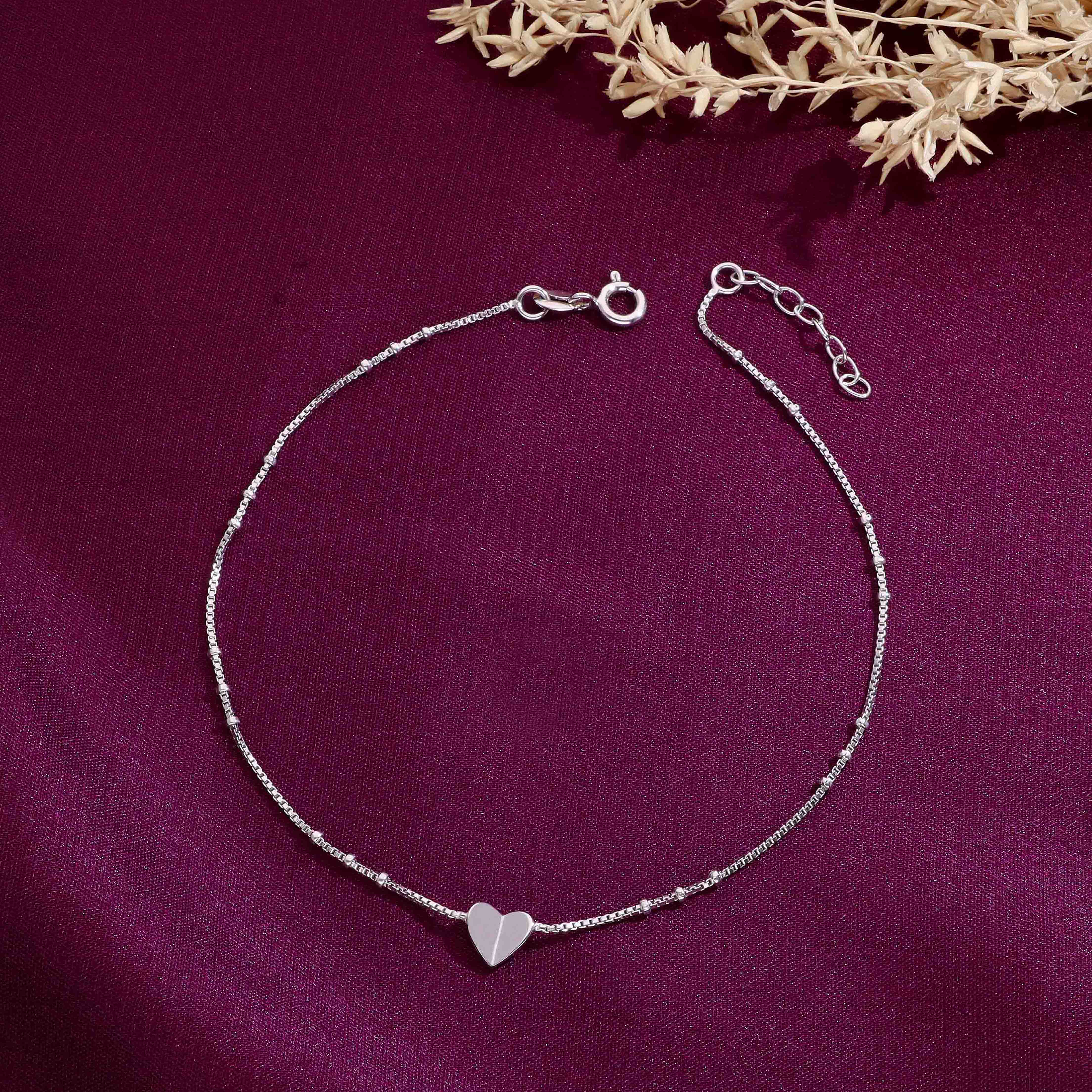 STYLISHLY SLEEK SILVER HEART ANKLET